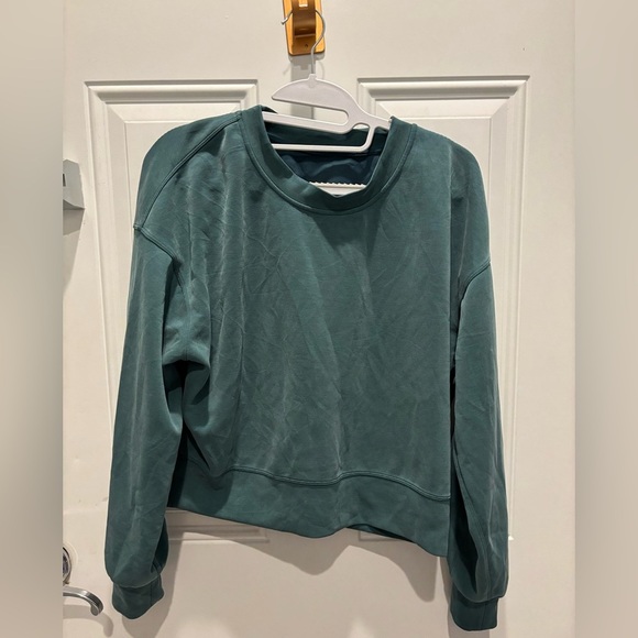 LULULEMON Softstreme Perfectly Oversized Cropped Crew - Green Jasper, Size 6 - Picture 2 of 4